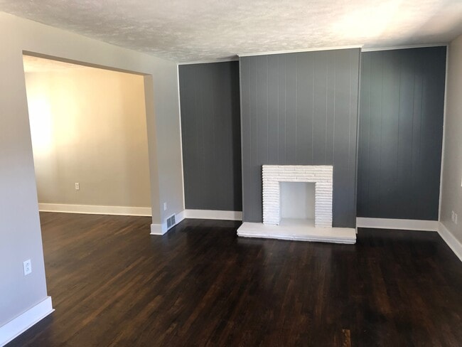 Building Photo - 2215 Vodeli St