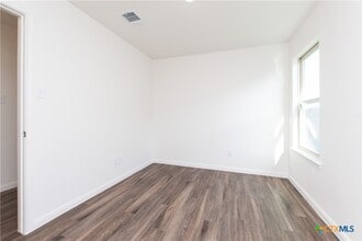 Building Photo - 5815 Betty Lou Dr