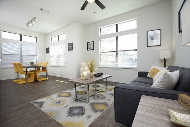 Foto del edificio - Hot Deal: 1 Month + Waived Fees!