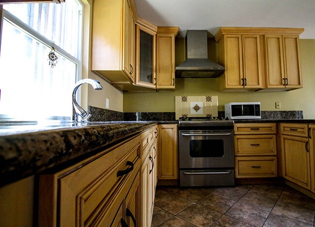Building Photo - 2 Bed/2Bath