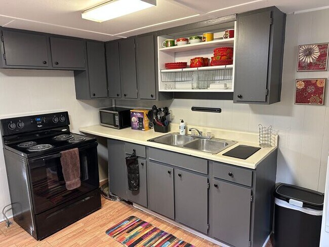 Building Photo - 1BD/1BA Home With Additional Flex Room!
