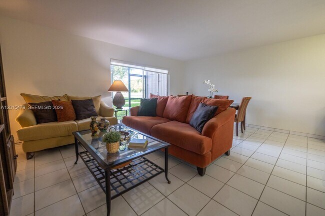 Foto del edificio - 10385 N Kendall Dr