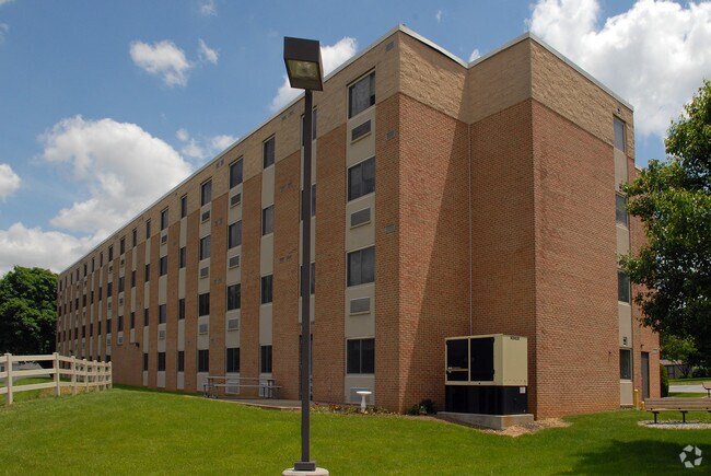 Foto del edificio - Strasburg Haus Apartments