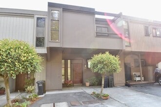 Building Photo - 108 Lincoln Dr