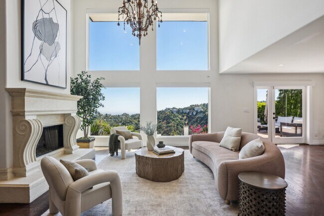 Foto del edificio - 2411 Mount Olympus Dr