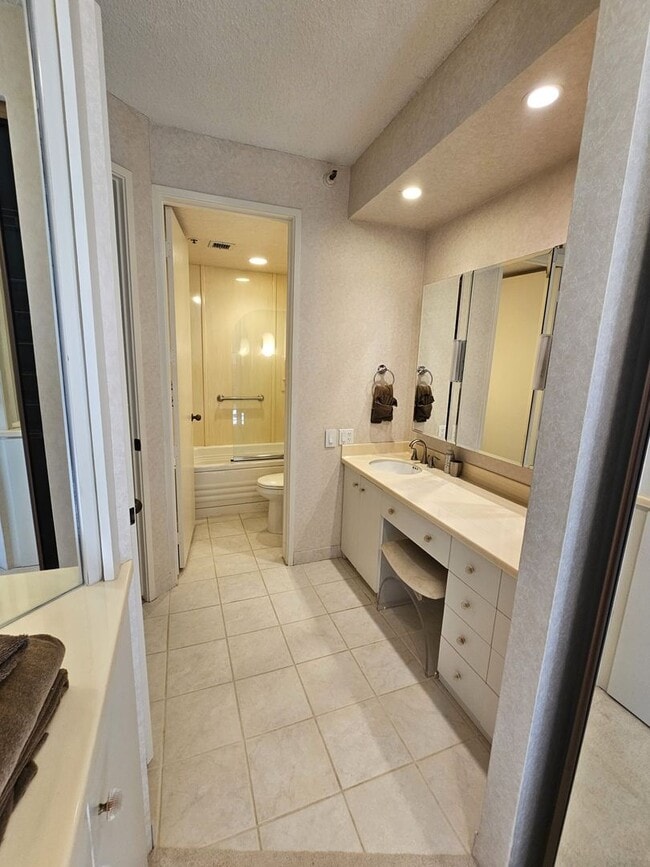 Foto del edificio - Spacious 3 bed, 2 bath with AMAZING views and breezes