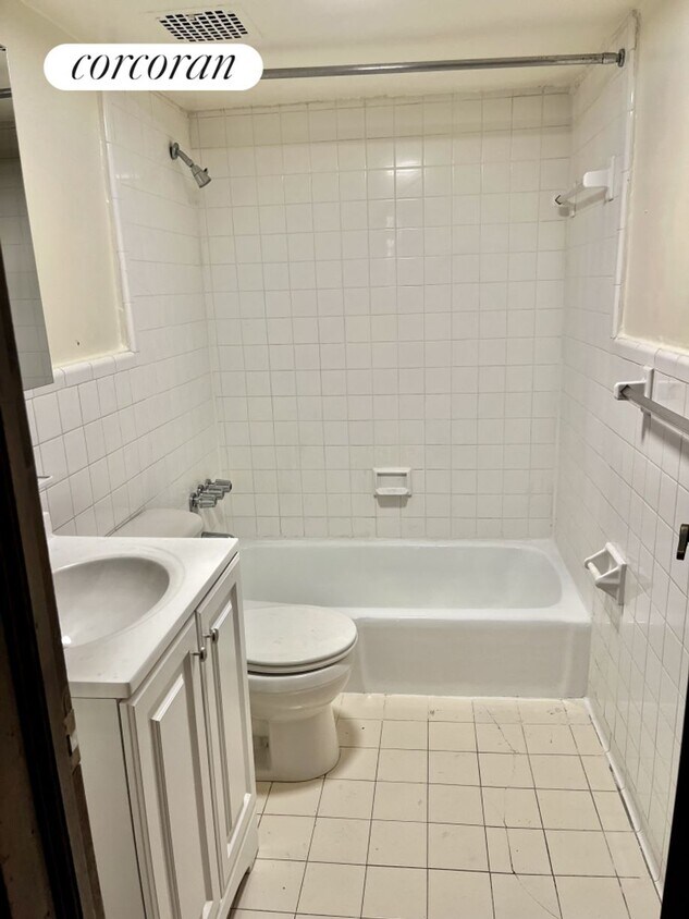 Building Photo - 47 W 73rd St