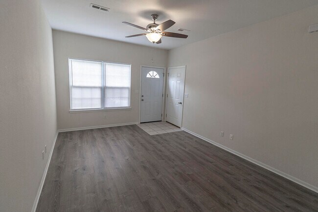 Foto del edificio - 5000 Derby Ridge Dr