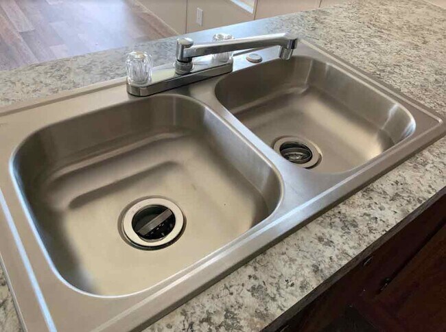 Foto del edificio - 1054 Meekins Rd