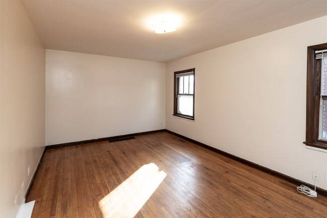 Sala de estar - 4917 Graceland Ave