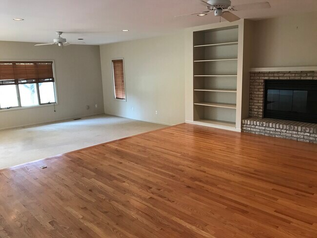 Habitación familiar hundida - 2704 Cherry Hills Dr