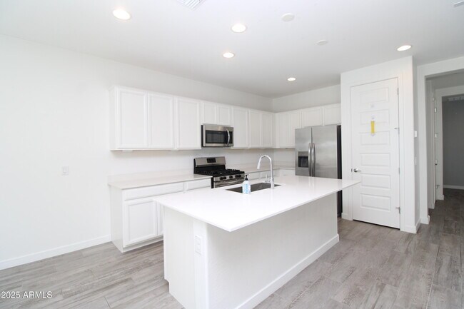 Foto del edificio - 9928 E Tahoe Ave