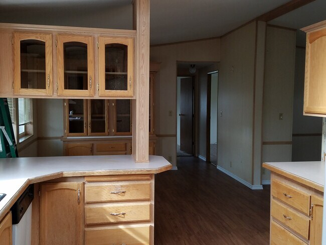Building Photo - 649 Linda Ln