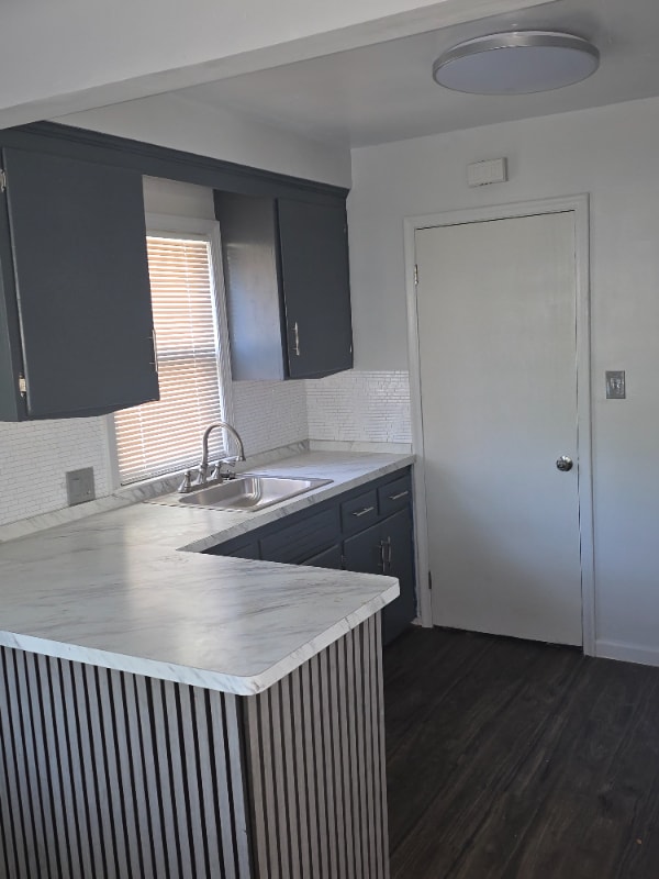 Foto principal - 26672 Dartmouth St