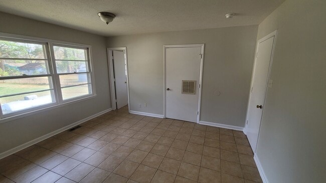 Foto del edificio - 3 Bedroom Brick Ranch