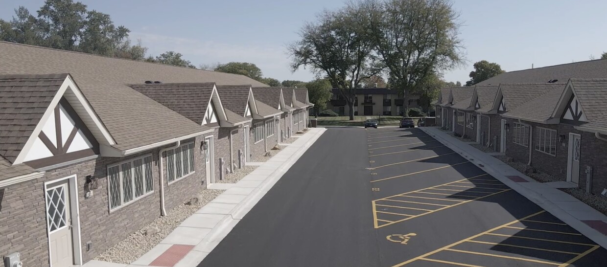 Primary Photo - St. Albans Greens Townhouses and Apartments