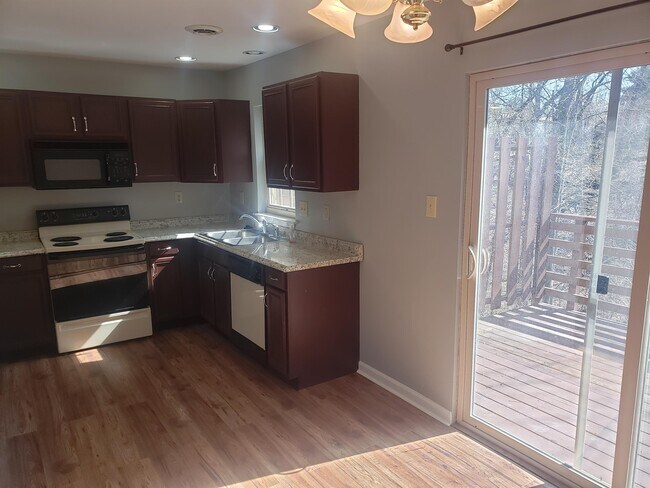 Building Photo - 1422 Timber Chase Dr