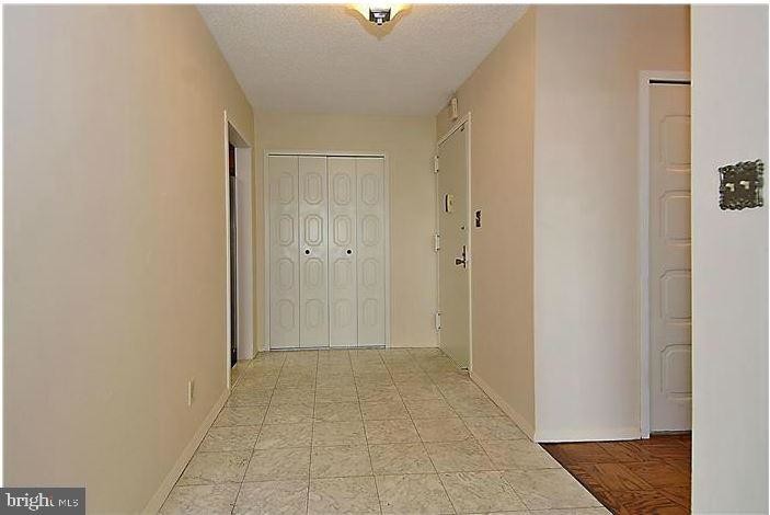 Foto principal - 5225 Pooks Hill Rd