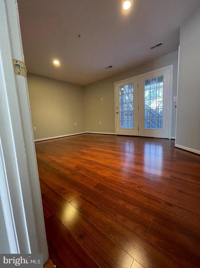 Foto del edificio - 16116 Edenwood Dr