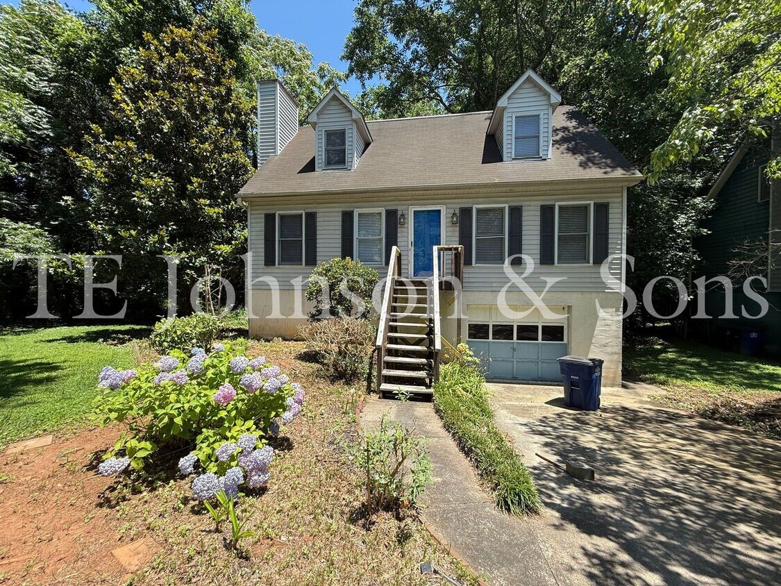 Foto principal - Charming 3-Bedroom Home with Spacious Yard...