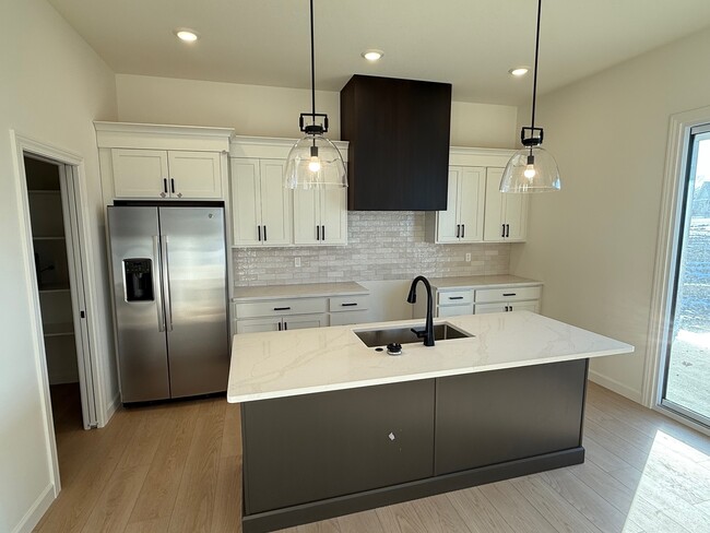 Kitchen - 4701 Stayton Ferry Loop