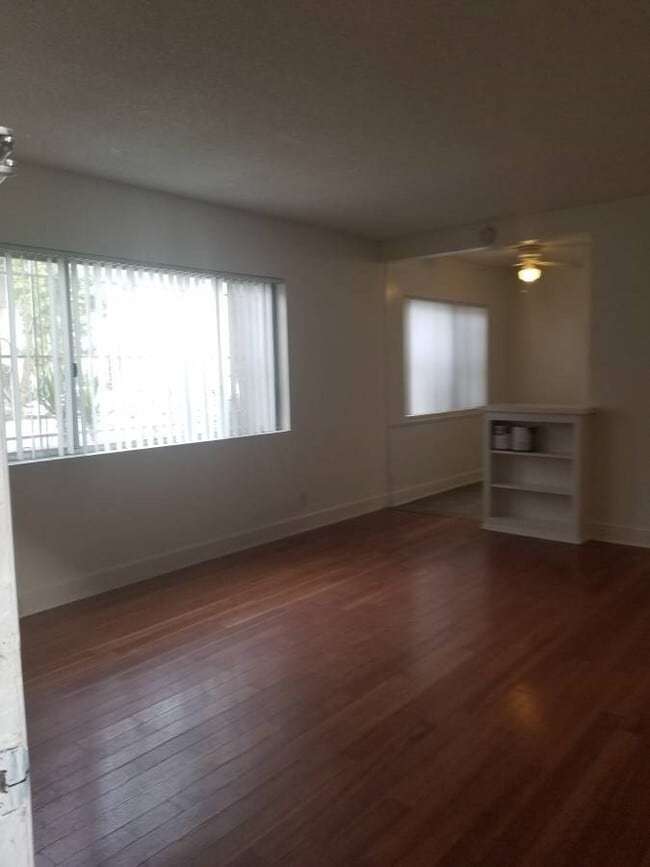 Building Photo - 5140 Coldwater Canyon Ave