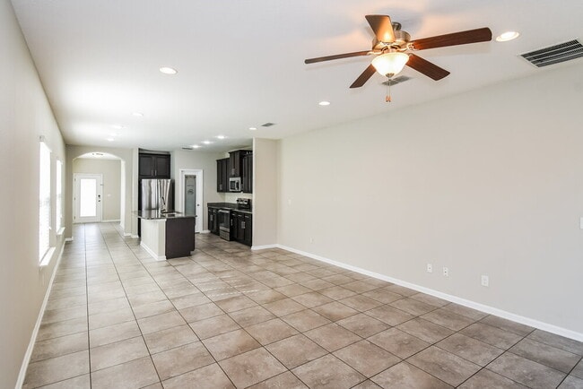 Building Photo - 869 Glendale Ln
