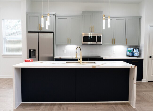 Building Photo - 5018 Dieppe St