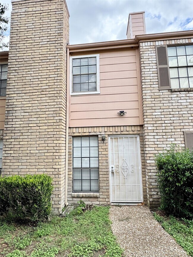 Building Photo - 9901 Sharpcrest St
