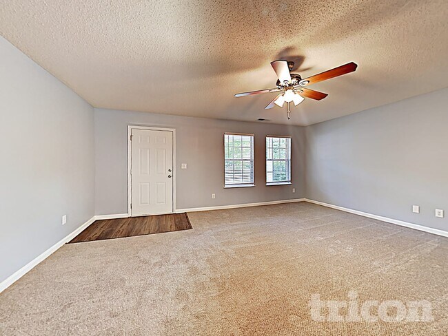 Building Photo - 1003 Sycamore Ln