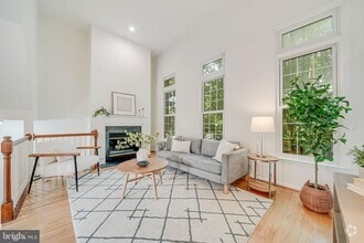 Building Photo - 2426 N Hampton Dr