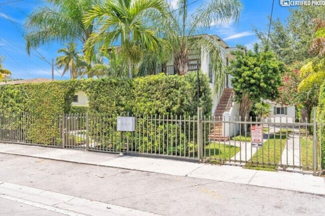 Foto del edificio - 507 NE 67th St