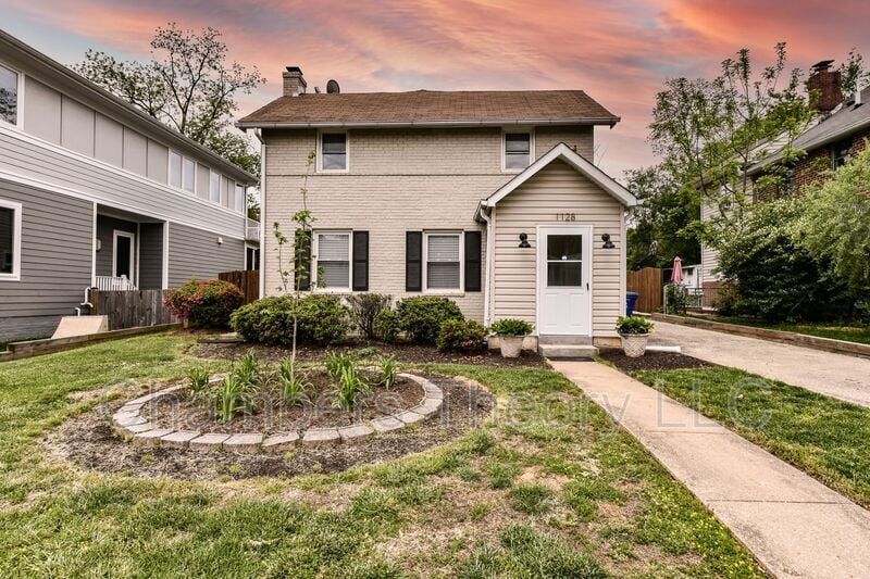 Photo - 1128 N Kentucky St