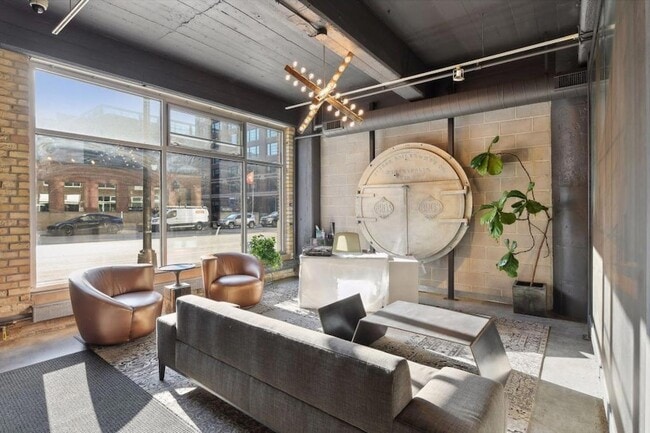 Foto del edificio - 700 N Washington Ave
