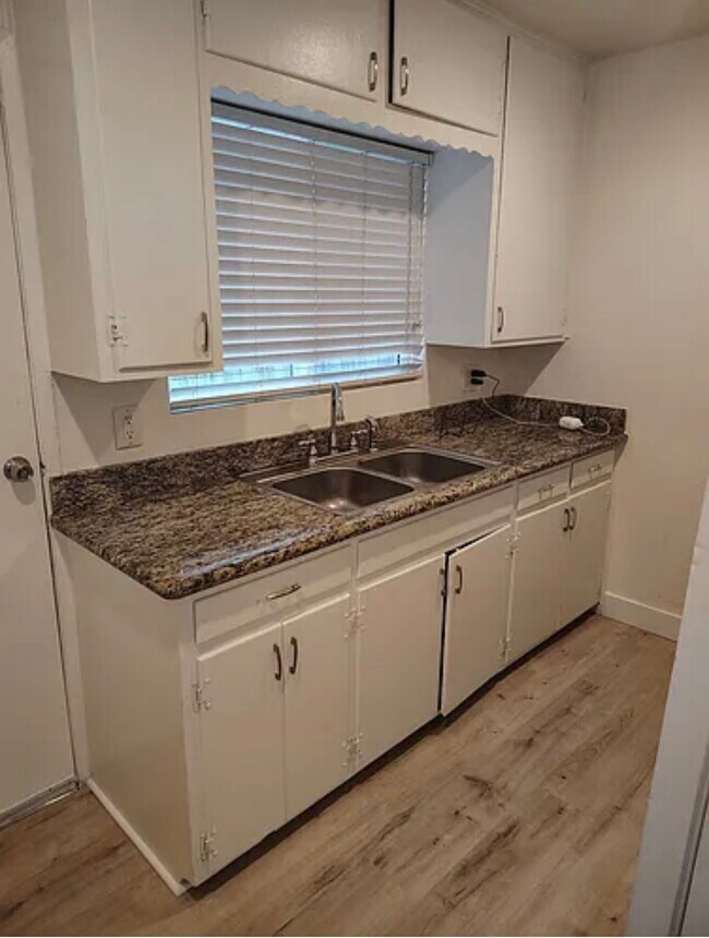 Foto del edificio - 45409 10th St W