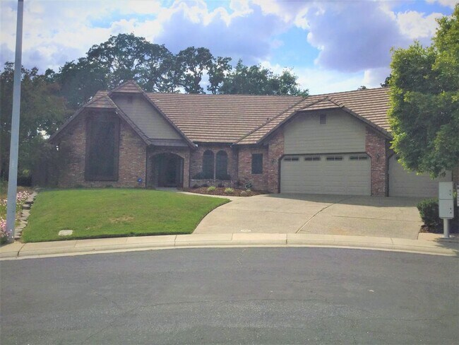 Building Photo - BEAUTIFUL LUXURY HOME WITH POOL IN ROSEVILLE