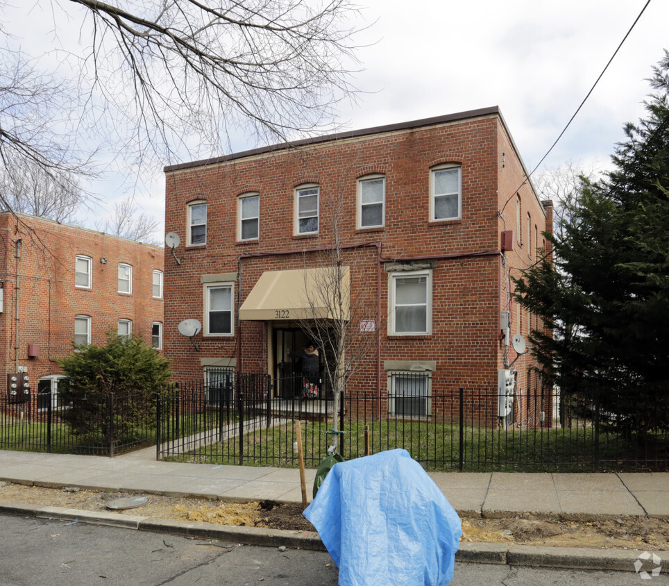 Building Photo - 3122 Buena Vista Ter SE