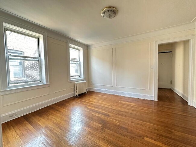 Foto del edificio - 1 bedroom in ASTORIA NY 11102