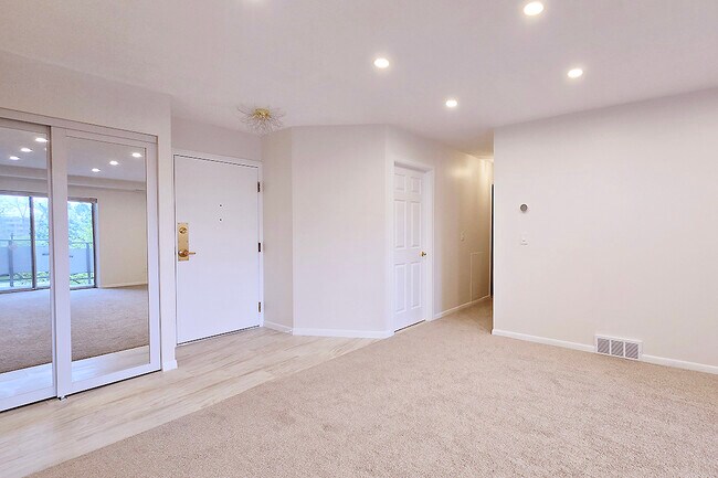 Foto del edificio - 2112 Acacia Park Dr