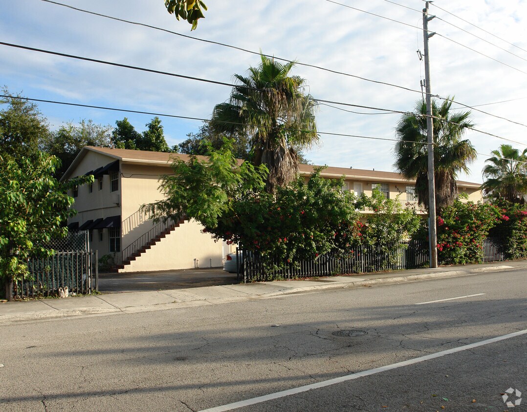 Building Photo - 555 NE 61st St