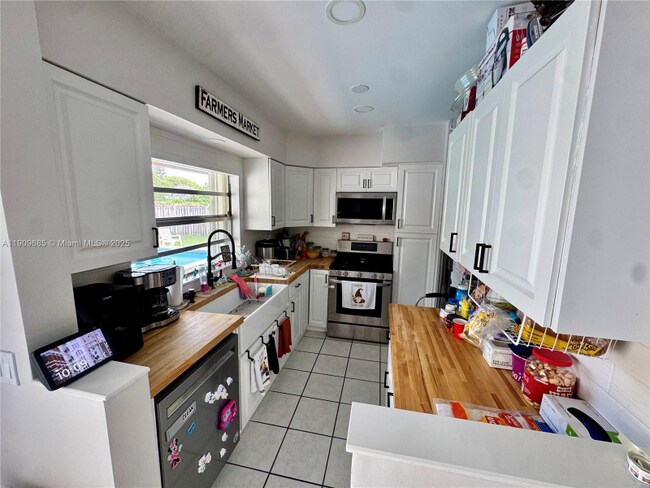 Foto del edificio - 9955 SW 214th St