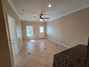 Building Photo - 928 Runneburg Rd