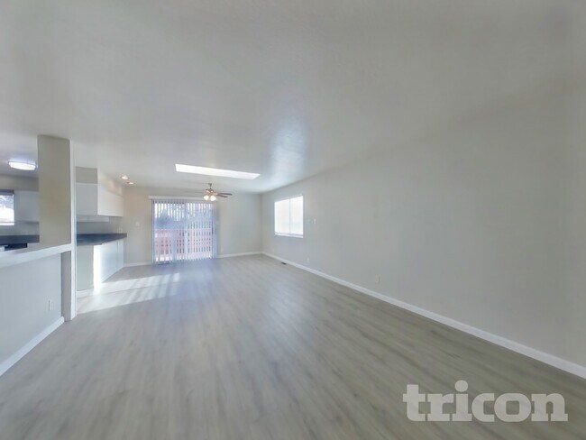 Foto del edificio - 3310 Heights Dr