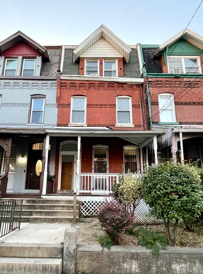 Building Photo - 426 N 32nd St