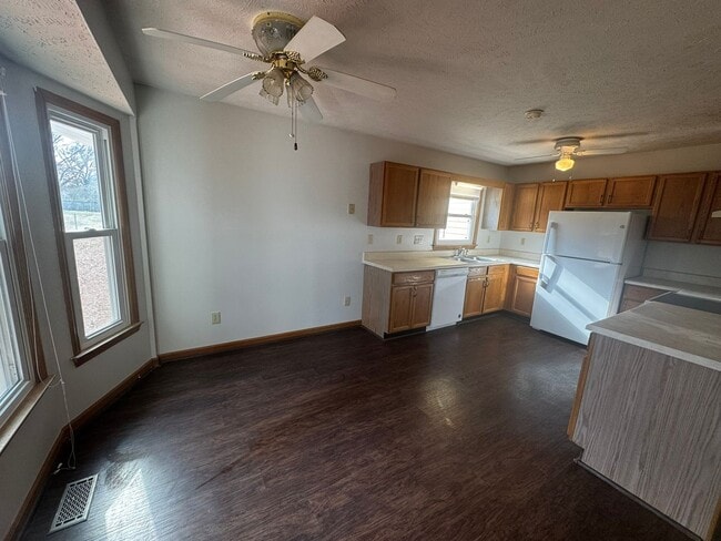 Building Photo - 5285 Marvin Dr