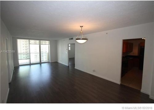 Primary Photo - 3000 S Ocean Dr