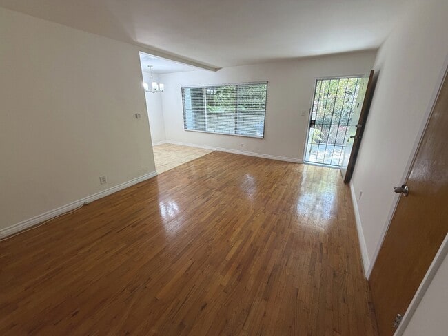 Building Photo - 1117 10th St
