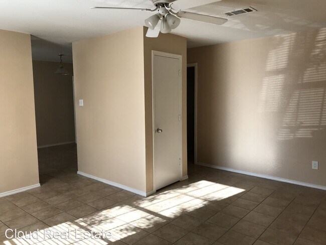 Building Photo - 1703 Benttree Dr
