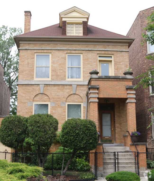 Building Photo - 5024 S Prairie Ave