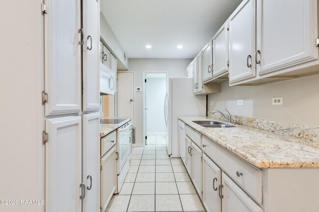 Foto del edificio - 200 Lodge Dr